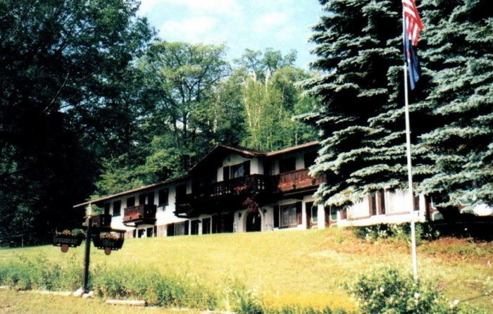Tiroler Hof (The Residences at Harbor Vista) - Vintage Postcard